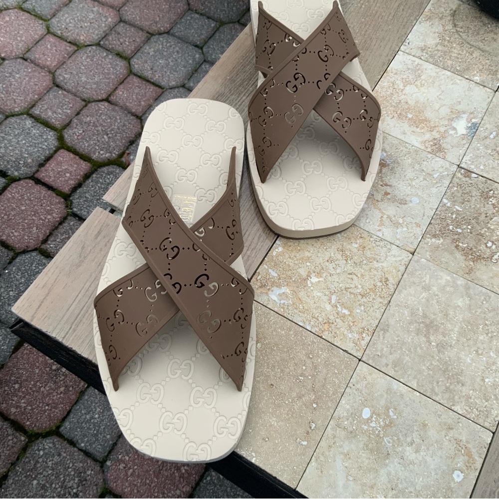 Unisex Beige Gucci Sandals - Picture 4 of 16